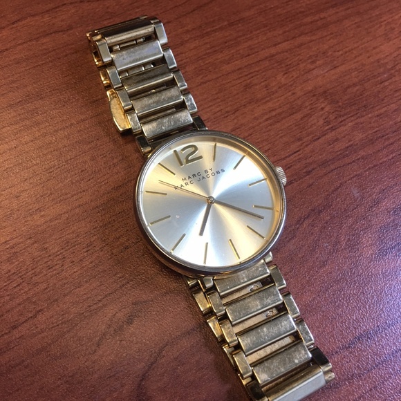 MARC BY MARC JACOBS Peggy Gold Sunray Dial Watch - Picture 3 of 3